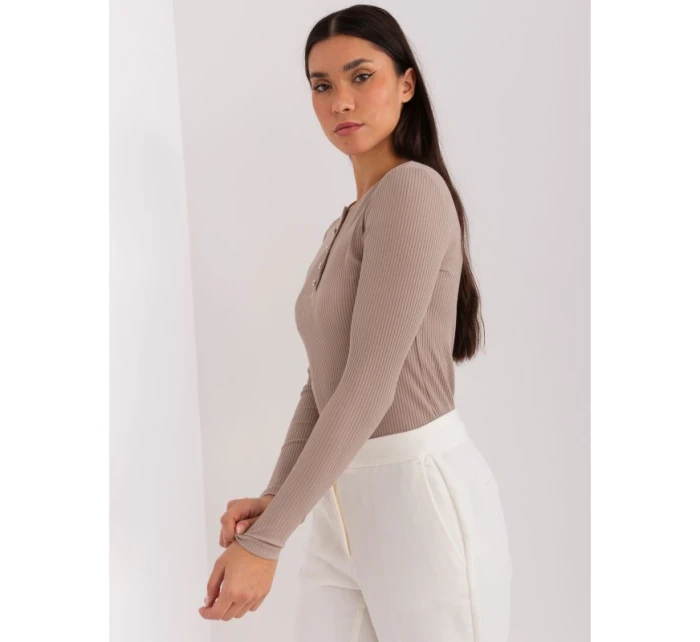 Tmavě béžová bavlněná halenka model 21462274 - BASIC FEEL GOOD Tmavě béžová bavlněná halenka model 21462274 - BASIC FEEL GOOD