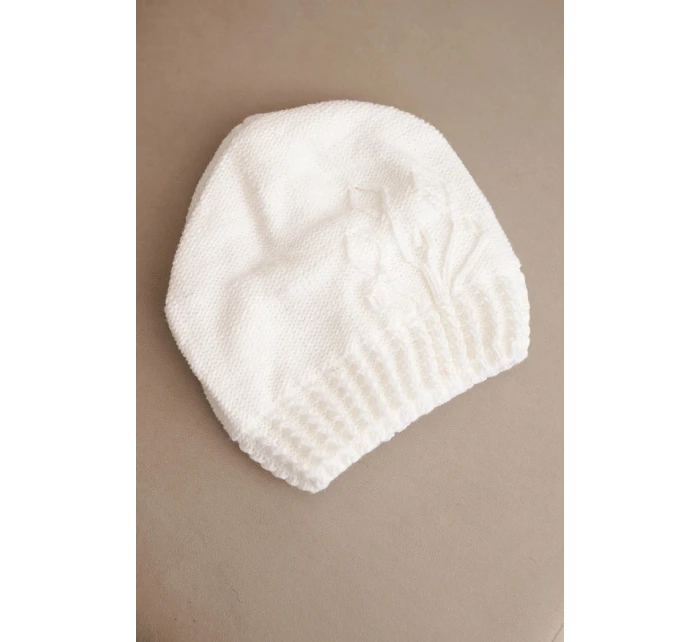 Dámská zimní čepice z vlny s ozdobným ražením K474 bílá