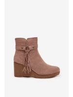 Zateplené dámské kotníkové boty na platformě s třásněmi béžové Olivarae Zateplené dámské kotníkové boty na platformě s třásněmi béžové Olivarae