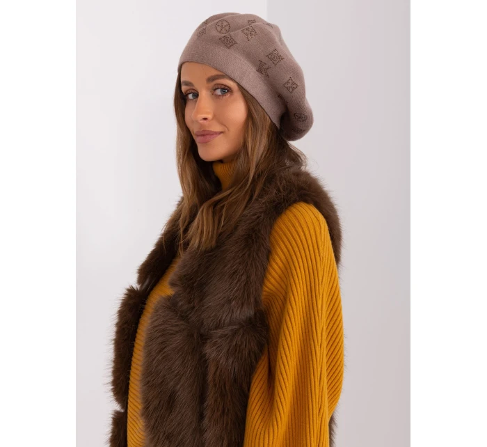 Czapka AT CZ model 18987365 ciemny bezowy - FPrice Czapka AT CZ model 18987365 ciemny bezowy - FPrice