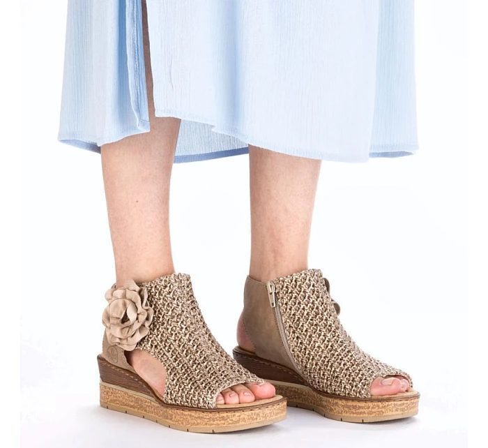 Dámské pohodlné sandály s pletenou platformou béžové Rieker 63791-60 Dámské pohodlné sandály s pletenou platformou béžové Rieker 63791-60