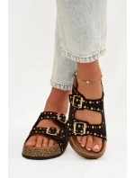 Dámské pantofle se zlatými sponami a knoflíky Černé model 21918999 - Boto