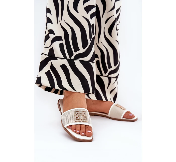 Elegantní dámské pantofle s ozdobou na plochém podpatku bílé model 21685539 - Boto