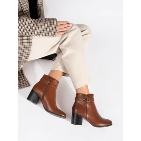 Pěkné  kotníčkové boty hnědé dámské na širokém podpatku