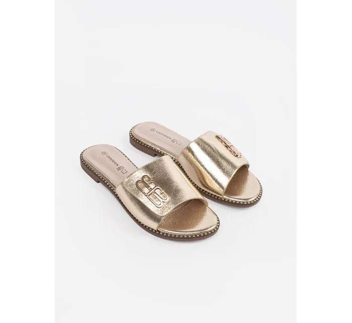 Praktické dámské zlaté nazouváky na plochém podpatku Praktické dámské zlaté nazouváky na plochém podpatku