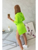 Šaty s delšími zády a barevným model 18742826 potiskem - K-Fashion Šaty s delšími zády a barevným model 18742826 potiskem - K-Fashion