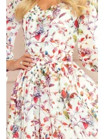 ZOE - Vzdušné dámské šifonové šaty s dekoltem, barevné květy na světlém pozadí 305-1 ZOE - Vzdušné dámské šifonové šaty s dekoltem, barevné květy na světlém pozadí 305-1
