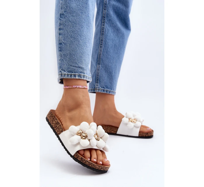 Dámské bílé sandály s ozdobami model 21648519 - Boto