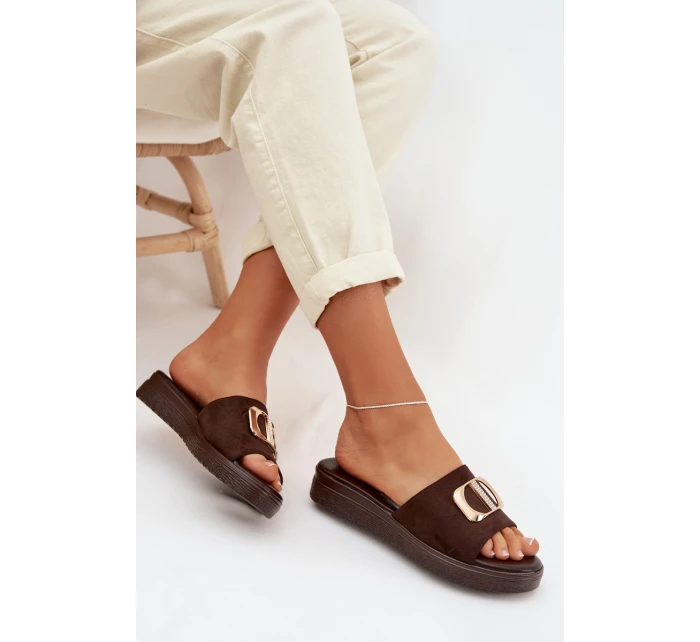 Dámské pantofle se zlatým detailem čokoládové model 22027941 - Boto Dámské pantofle se zlatým detailem čokoládové model 22027941 - Boto