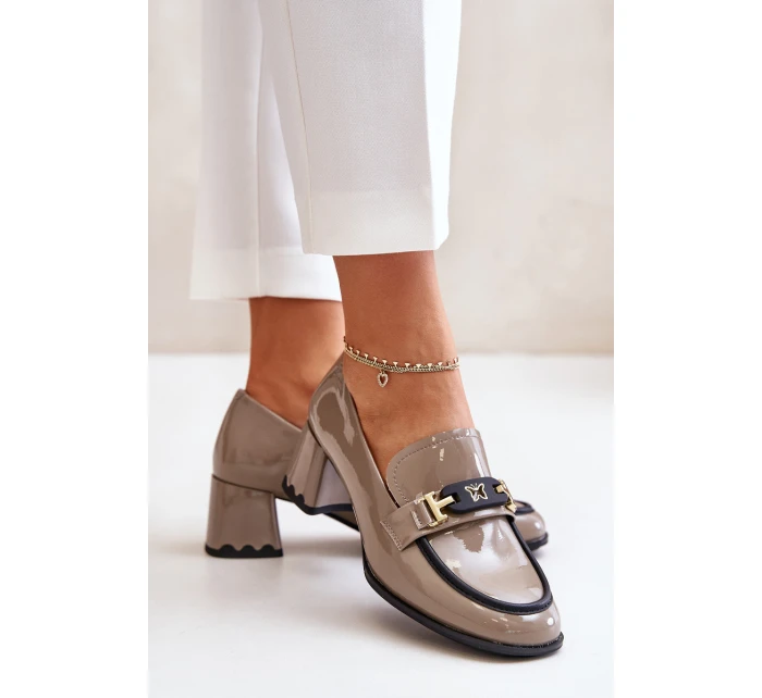 Lakované Dámské Polobotky Na Podpatku S Dekorací Béžové model 21673919 - Artiker