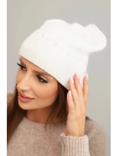 Dámská zimní čepice s vlnou a jemnou výzdobou ecru