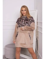 Velurové šaty s leopardím potiskem v béžové barvě Velurové šaty s leopardím potiskem v béžové barvě