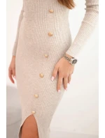Dámská pletená šaty s rolákem a ozdobnými knoflíky béžová