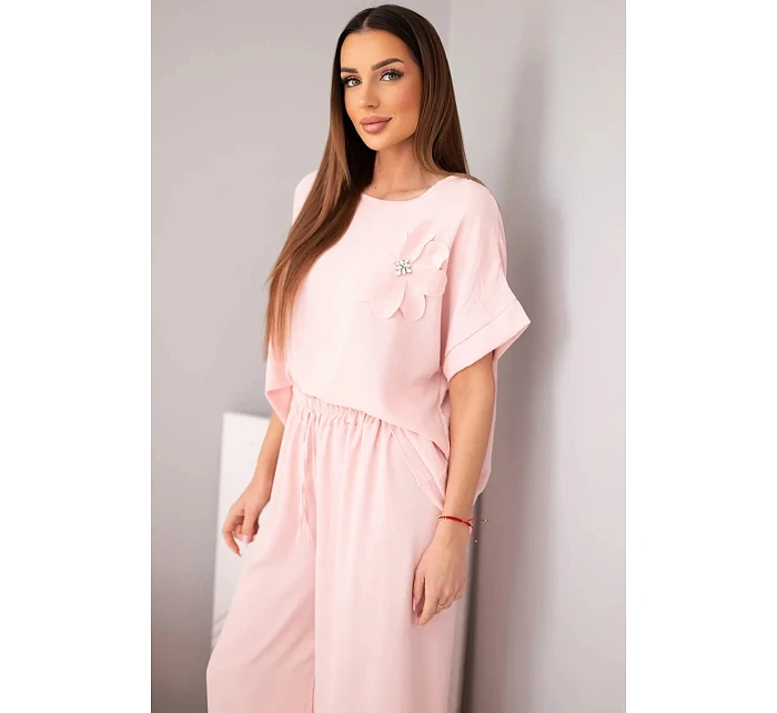 Dámský komplet z viskózy s ozdobným květem a širokými kalhotami pudrově růžová
