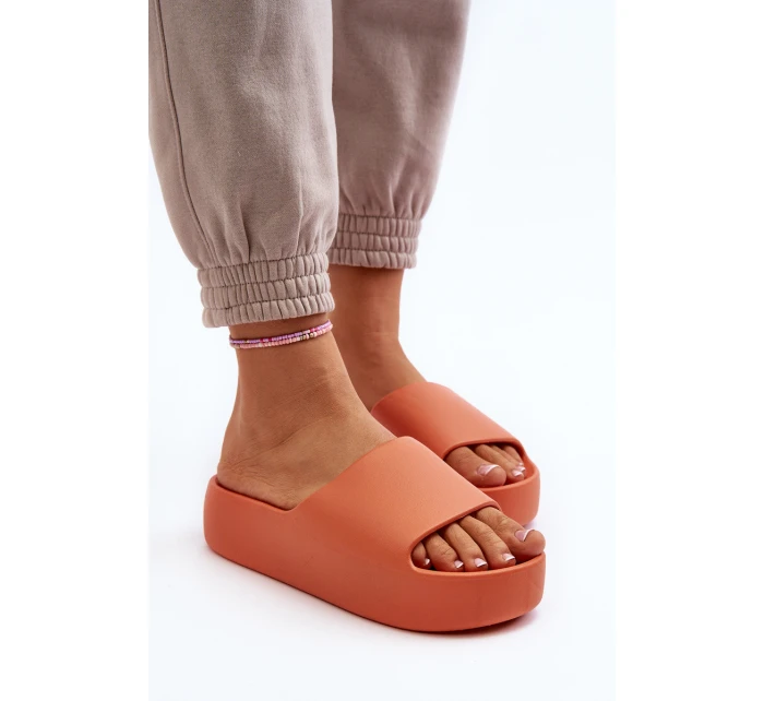 Dámské žabky na tlusté podrážce oranžové model 21649917 - Boto Dámské žabky na tlusté podrážce oranžové model 21649917 - Boto