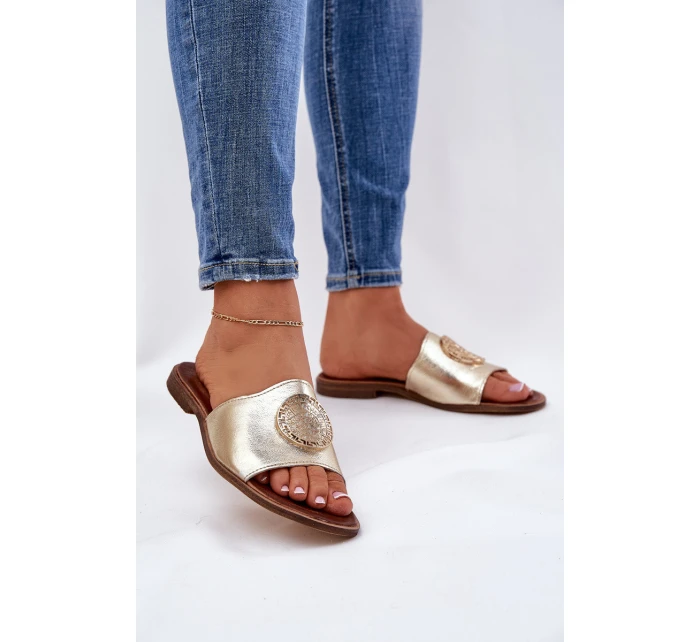 model 21686340 Kožené Pantofle Na Plochém Podpatku S Ozdobou Zlaté - Zazoo