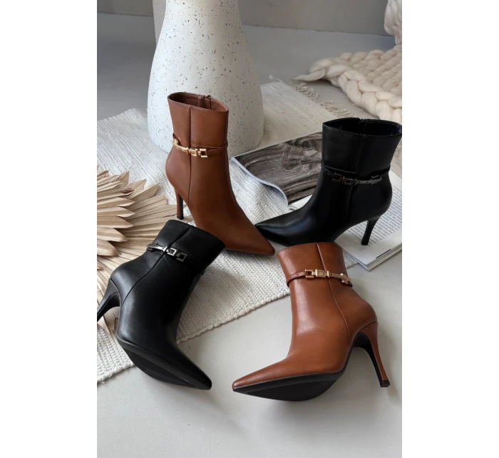 Dámské kotníkové boty na jehlovém podpatku s páskem a zlatým zateplené Camel model 21710800 - Boto Dámské kotníkové boty na jehlovém podpatku s páskem a zlatým zateplené Camel model 21710800 - Boto