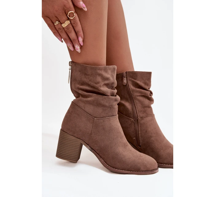Dámské kotníkové boty s nařasením na podpatku model 21713502 hnědé - S.Barski