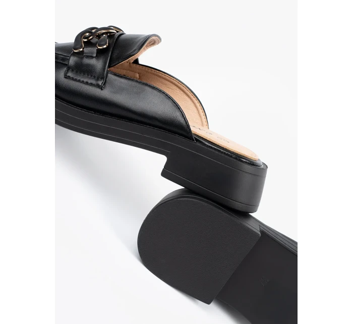 Designové nazouváky dámské černé na plochém podpatku Designové nazouváky dámské černé na plochém podpatku