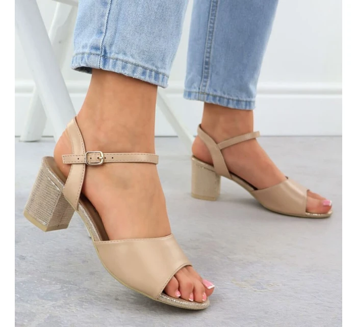 Béžové dámské sandály na jehlovém podpatku model 21904915 - VINCEZA