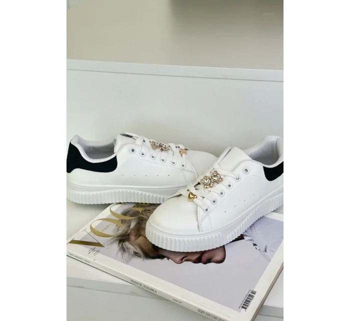 Nízké Tenisky Z Eko Kůže S Odznaky Bílo-Černé Cillione Nízké Tenisky Z Eko Kůže S Odznaky Bílo-Černé Cillione