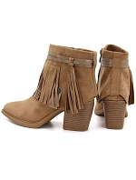 Dámské kovbojské kotníkové boty s třásněmi, zateplené, barva camel, M. Daszyński Dámské kovbojské kotníkové boty s třásněmi, zateplené, barva camel, M. Daszyński