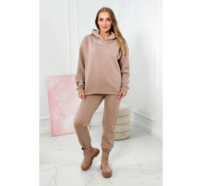 Izolovaná souprava s výšivkou Los Angeles tmavě béžová Izolovaná souprava s výšivkou Los Angeles tmavě béžová