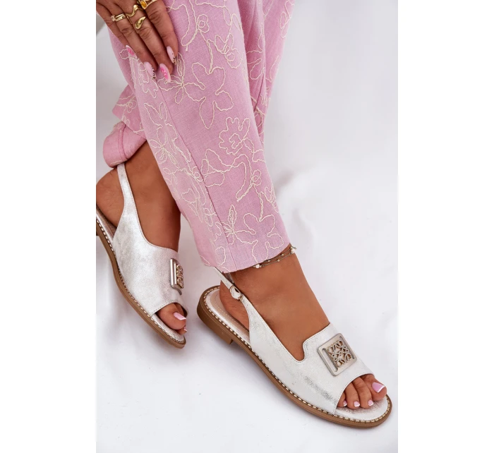 Elegantní Dámské Sandály Na Plochém Podpatku S Dekorací S.Barski KV51-082 Stříbrné Elegantní Dámské Sandály Na Plochém Podpatku S Dekorací S.Barski KV51-082 Stříbrné