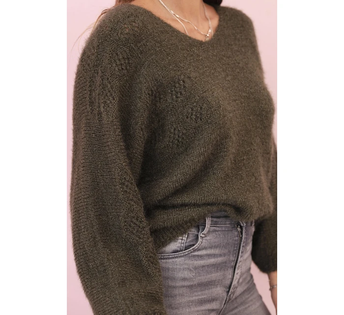Dámský svetr z model 21272137 volného střihu s výstřihem do V khaki - K-Fashion
