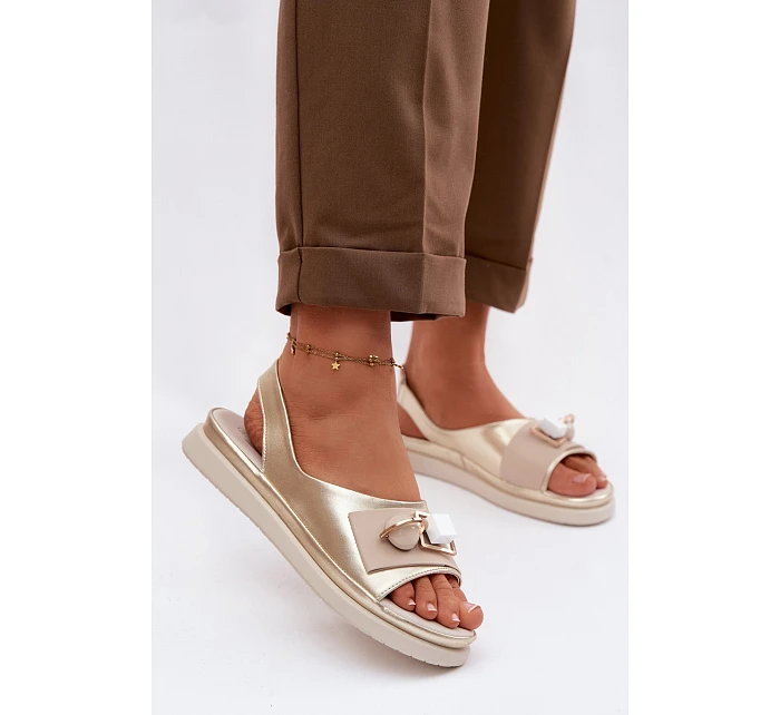 Kožené dámské sandály s ozdobou D&A GR61-5932 Zlaté Kožené dámské sandály s ozdobou D&A GR61-5932 Zlaté