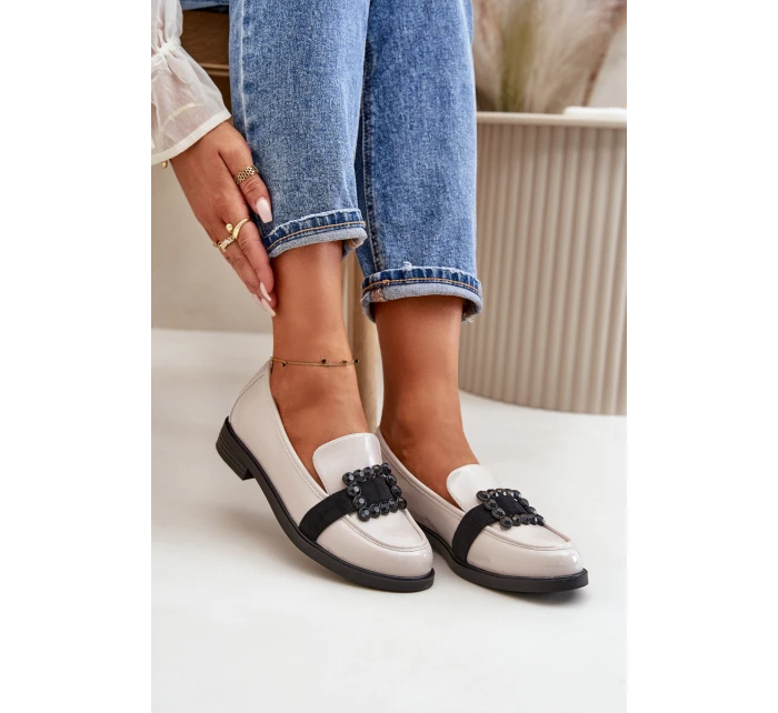 Lakované Dámské Mokasíny S Dekorací Světle Šedé Vinceza 58389