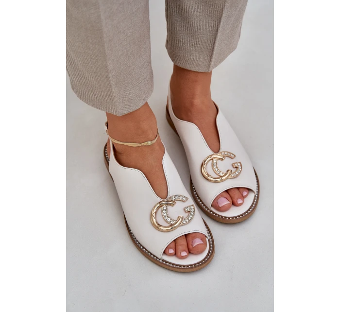 Kožené Sandály Na Plochém Podpatku S Dekorací Světle Béžové model 21685328 - Laura Messi Kožené Sandály Na Plochém Podpatku S Dekorací Světle Béžové model 21685328 - Laura Messi