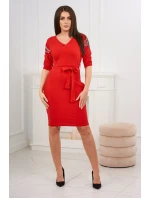 Šaty s křídly na ramenou červené