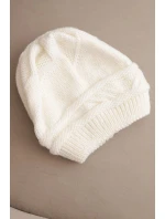 Dámská zimní čepice z vlny a s proplétaným vzorem K428 ecru Dámská zimní čepice z vlny a s proplétaným vzorem K428 ecru