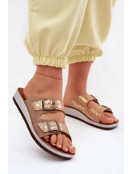 Dámské pantofle Béžové s přezkami model 22094896 - Inblu Dámské pantofle Béžové s přezkami model 22094896 - Inblu