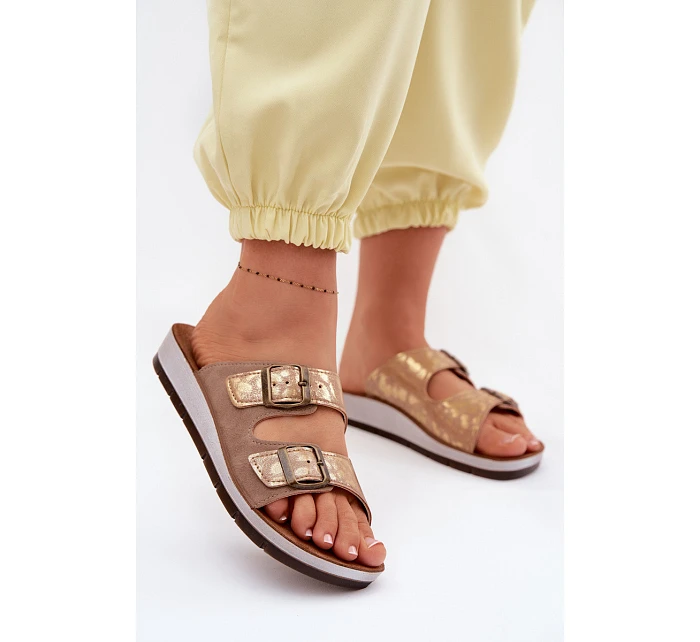 Dámské pantofle Béžové s přezkami model 22094896 - Inblu Dámské pantofle Béžové s přezkami model 22094896 - Inblu