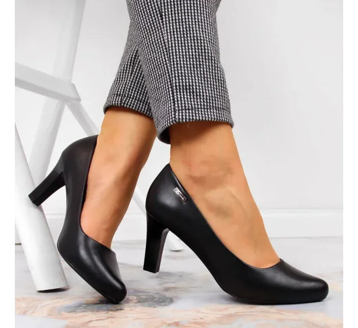 Černé lodičky na jehlovém podpatku W Sergio Leone