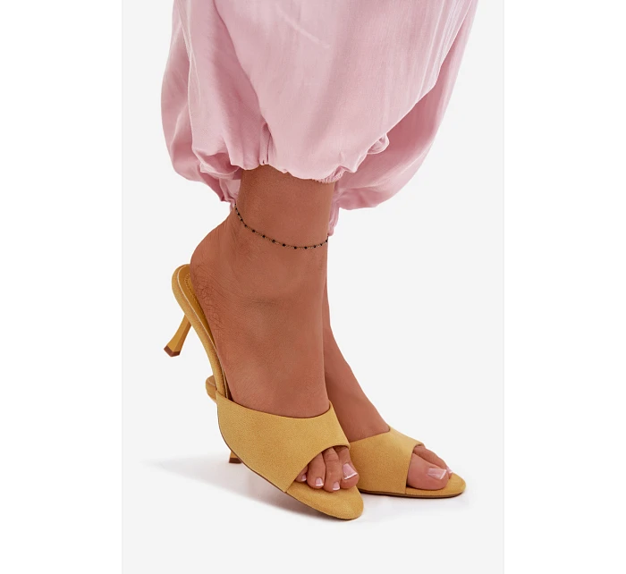 Žabky z semiše na podpatku Žluté model 22103096 - Boto