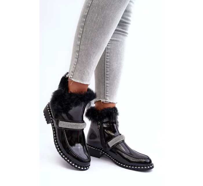 Nízké lakované kotníkové boty s kožíškem a S zdobením.Barski černá Nízké lakované kotníkové boty s kožíškem a S zdobením.Barski černá