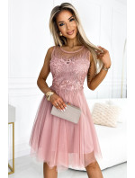dámské šaty v pudrově růžové barvě s výšivkou a jemným model 19444225 - numoco basic