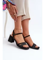 Dámské sandály na podpatku s lesklým páskem černé Tessata Dámské sandály na podpatku s lesklým páskem černé Tessata