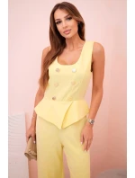 Dámská kombinéza bez rukávů s širokými nohavicemi a ozdobnými knoflíky žlutý Dámská kombinéza bez rukávů s širokými nohavicemi a ozdobnými knoflíky žlutý