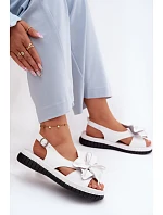 Kožené dámské sandály s ozdobným květem Vinceza 66917 Bílé