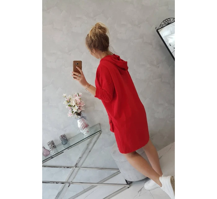 Šaty s kapucí v červené barvě Šaty s kapucí v červené barvě