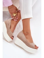 Dámské sandály na klínu a platformě béžové model 21702635 - Boto Dámské sandály na klínu a platformě béžové model 21702635 - Boto