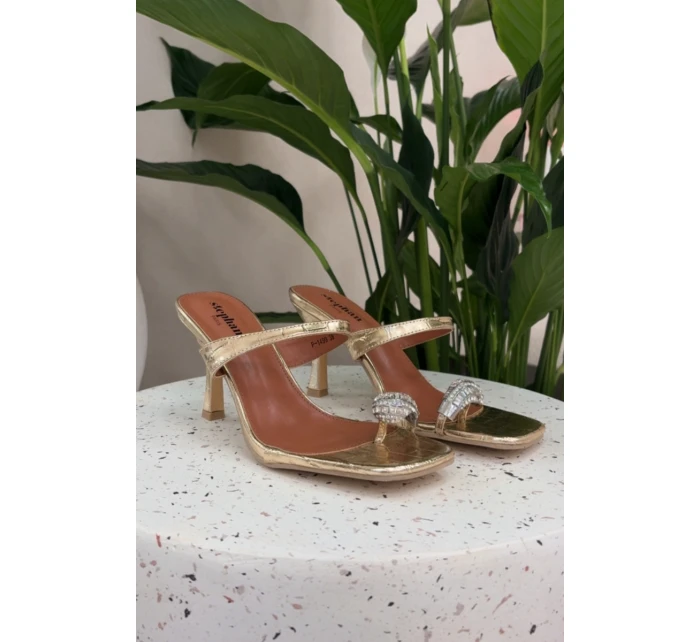 Dámské lodičky na podpatku s ozdobným detailem Zlaté Lorissa