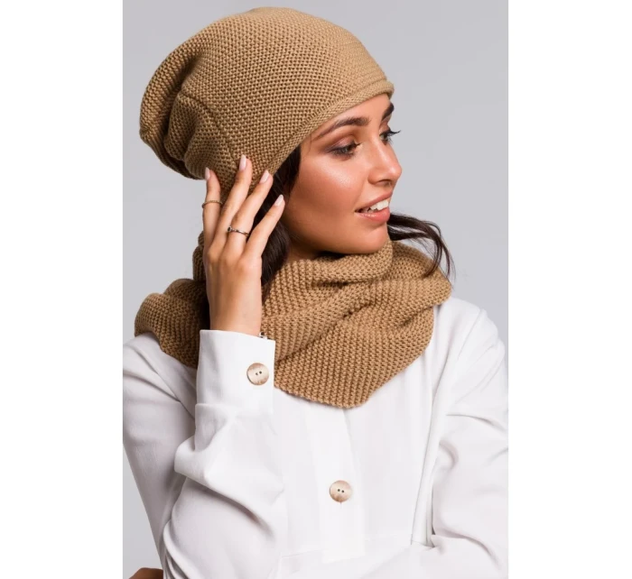 BK044 Čepice s kapucí - karamelová