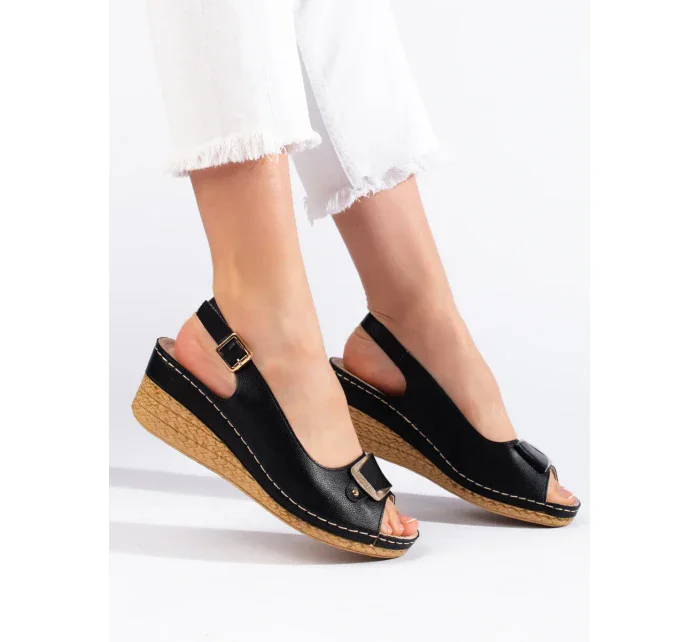 Pěkné sandály černé dámské na klínku Pěkné sandály černé dámské na klínku