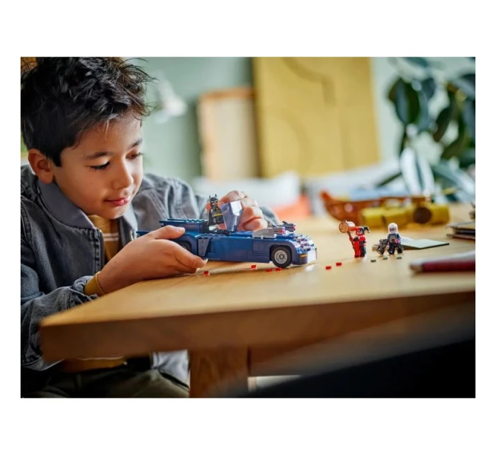 LEGO Super Heroes 76274 Batman s batmobilem vs. Harley Quinn a pan Freeze LEGO Super Heroes 76274 Batman s batmobilem vs. Harley Quinn a pan Freeze