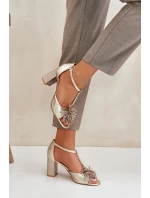 Kožené sandály na podpatku s ozdobou model 21682613 Zlaté - Laura Messi